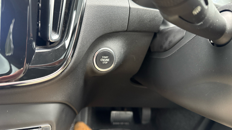 Volvo Xc40 2.0 T4 Inscription Pro 5dr AWD Geartronic Petrol Estate